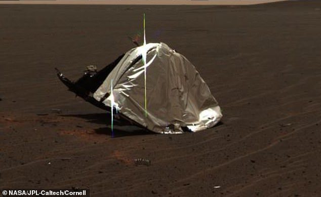 Peluang mati untuk NASA sekarang di Mars, tetapi mengirim foto perisai panasnya pada tahun 2004, bersama dengan puing-puing yang tersebar di Bumi selama beberapa mil.