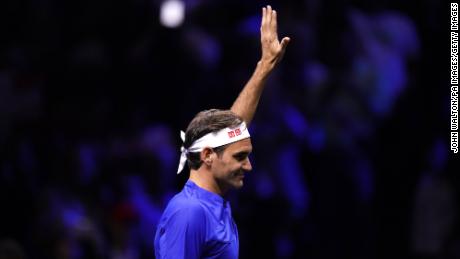 Roger Federer dari Tim Eropa pada hari pertama Laver Cup di O2 Arena di London pada hari Jumat. 