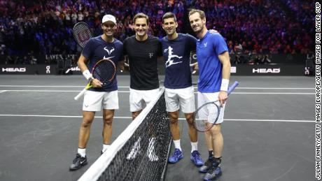 Federer berpose dengan Nadal, Djokovic dan Murray setelah sesi latihan sebelum Piala Laver 2022.