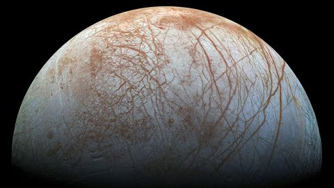 Europa terakhir dikunjungi oleh pesawat ruang angkasa Galileo NASA.