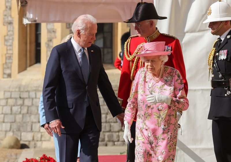 Biden mengatakan dia akan menghadiri pemakaman Ratu Elizabeth II