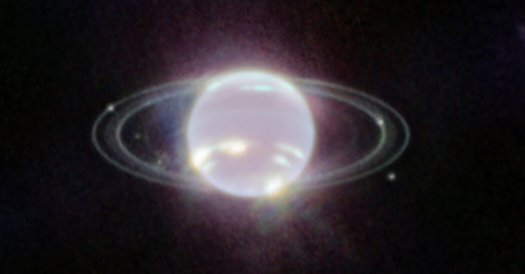 Lihat foto Neptunus dengan fokus pada teleskop Webb