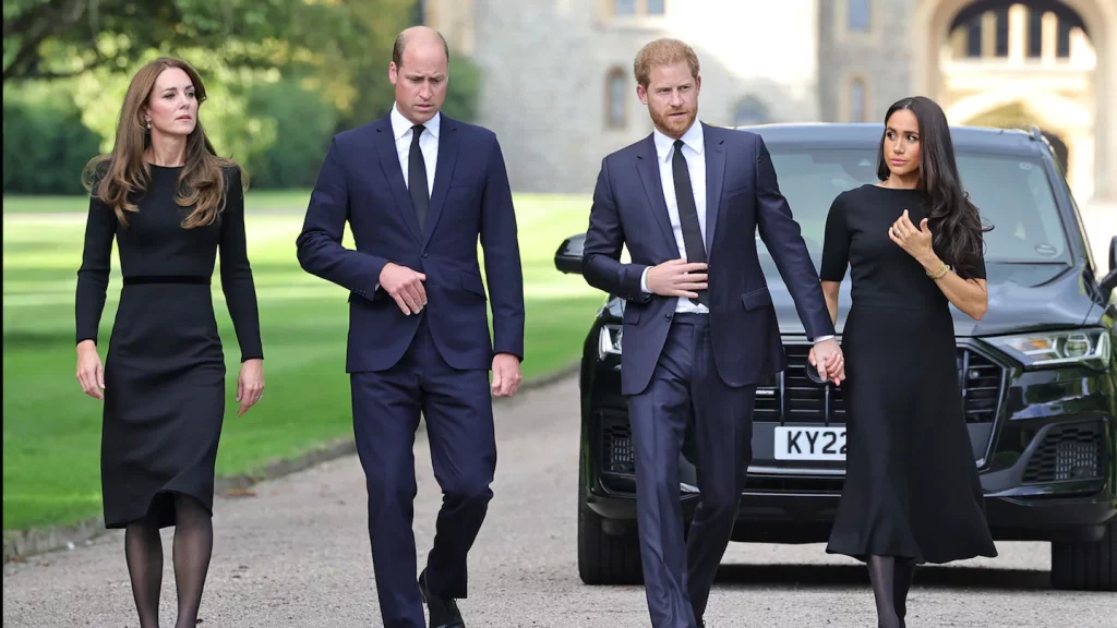 Pangeran William dan Harry bersama Catherine dan Meghan menyapa pelayat