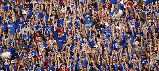 Pejabat Kansas mengumumkan penjualan pertandingan sepak bola KU hari Sabtu melawan Duke