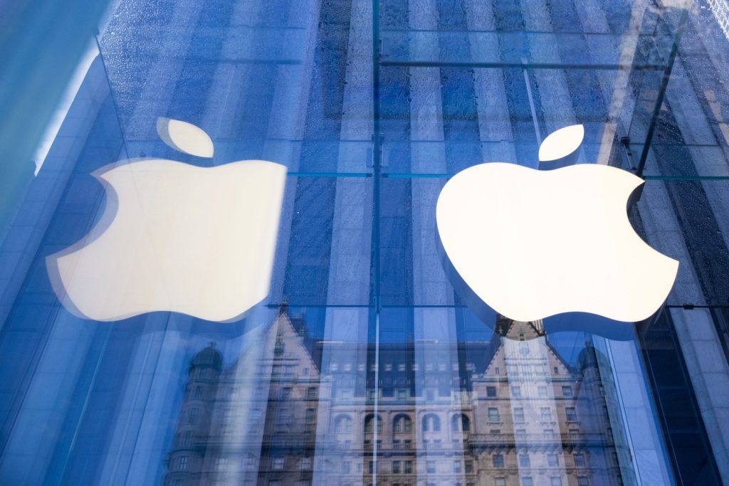 Pesan rasis dikirim ke iPhone melalui Apple News dari situs web Fast Company yang diretas