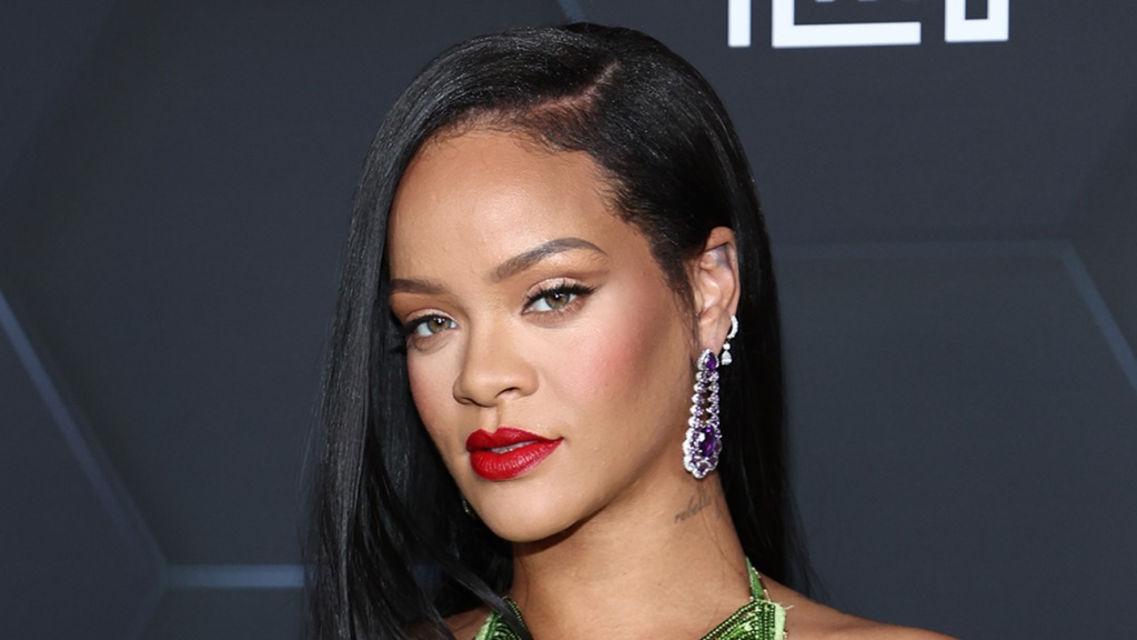 Rihanna Sebut Pemain Super Bowl Halftime 2023 - The Hollywood Reporter