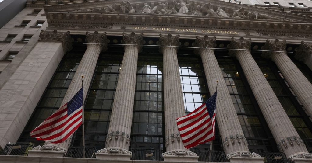 Wall Street turun karena fokus Fed, Ford memprediksi, menakuti investor