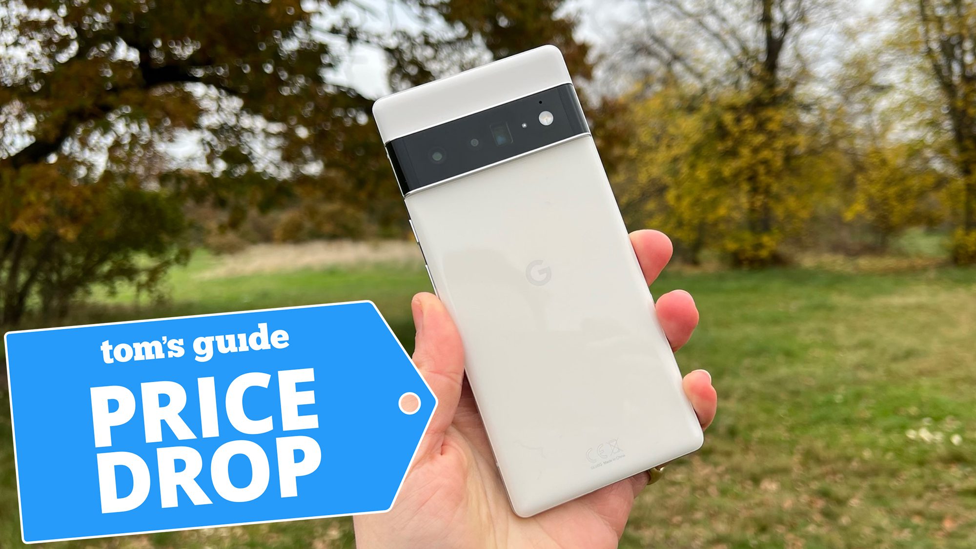 Google Pixel 6 Pro dalam Warna Putih dengan Kartu Kesepakatan