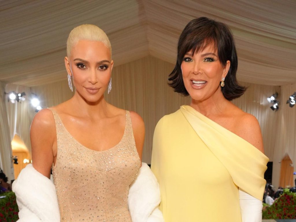Kim Kardashian meminta dokter Kris Jenner untuk menyelamatkan tulangnya selama operasi untuk membuat perhiasan dari mereka