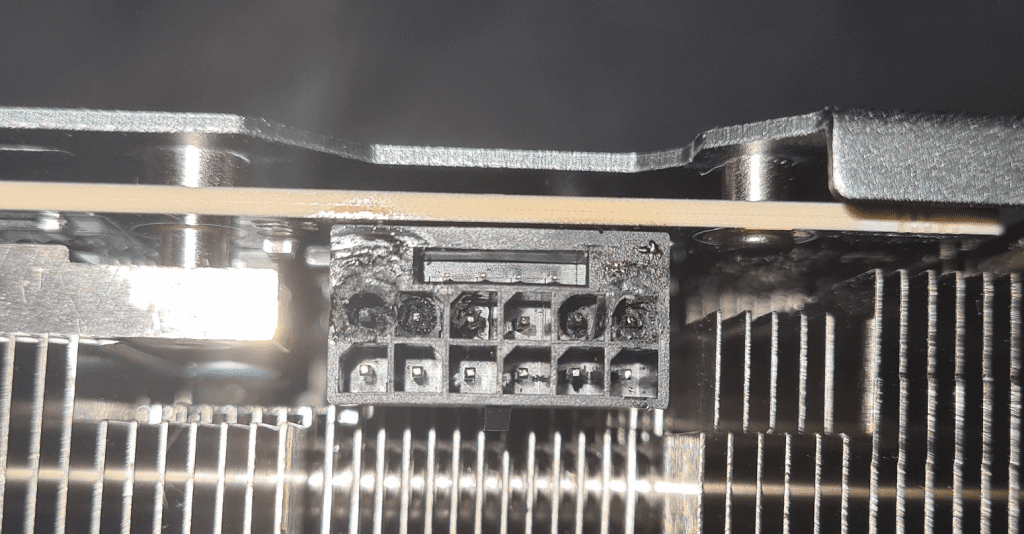 Konektor NVIDIA 16-pin pada kartu grafis GeForce RTX 4090 membakar dan melelehkan kabel dan soket