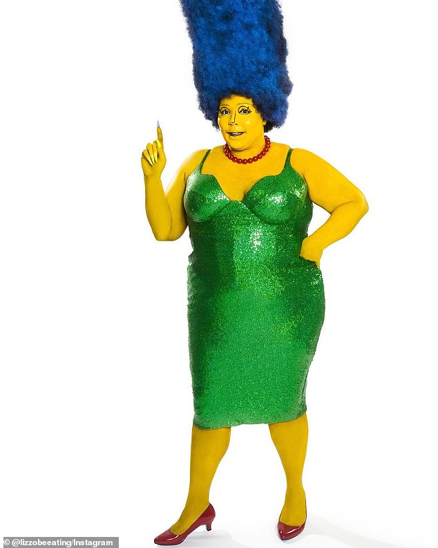 Sangat menyenangkan!  Lizzo memulai penampilan Halloween keduanya minggu ini pada hari Sabtu, berpakaian seperti Marge Simpson dari sitkom animasi The Simpsons.