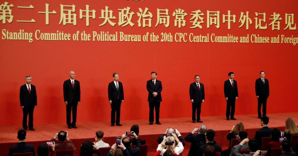 China memenangkan masa jabatan ketiga, dan termasuk tim kepemimpinan dengan loyalis