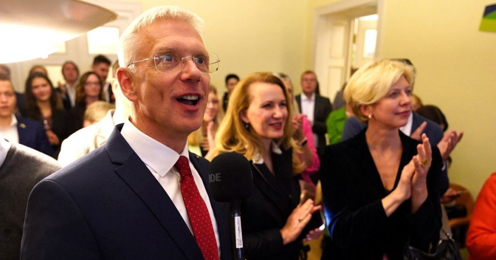 Jajak pendapat menunjukkan partai Persatuan Baru Perdana Menteri Latvia memimpin dalam pemungutan suara