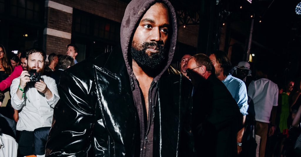 Kanye West yang di-drop oleh CAA membuat adidas dan rekanan perusahaan bingung