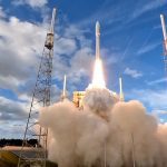 Roket Atlas V meluncurkan dua satelit komunikasi ke orbit