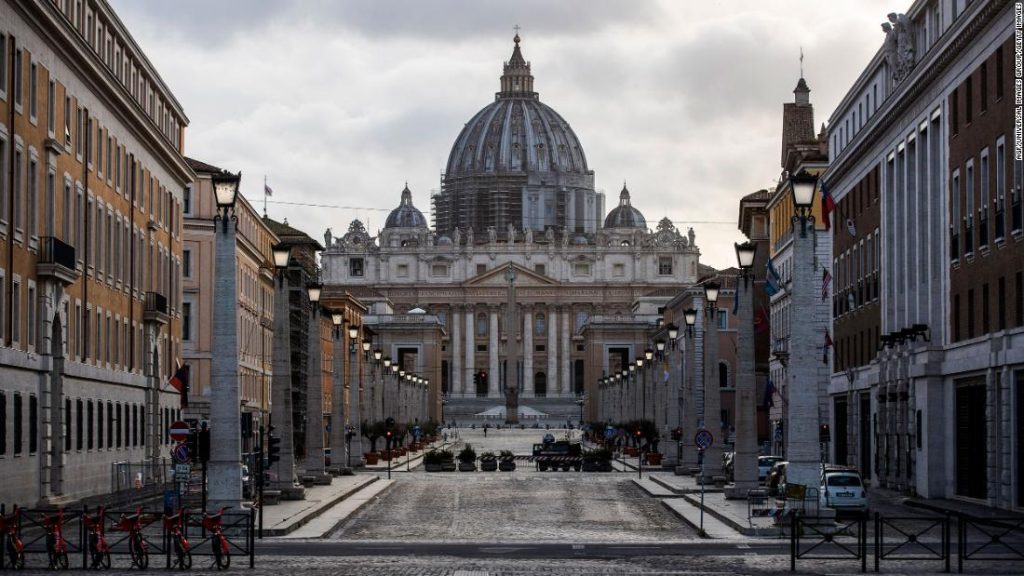 Turis Amerika Hancurkan Dua Patung di Museum Vatikan