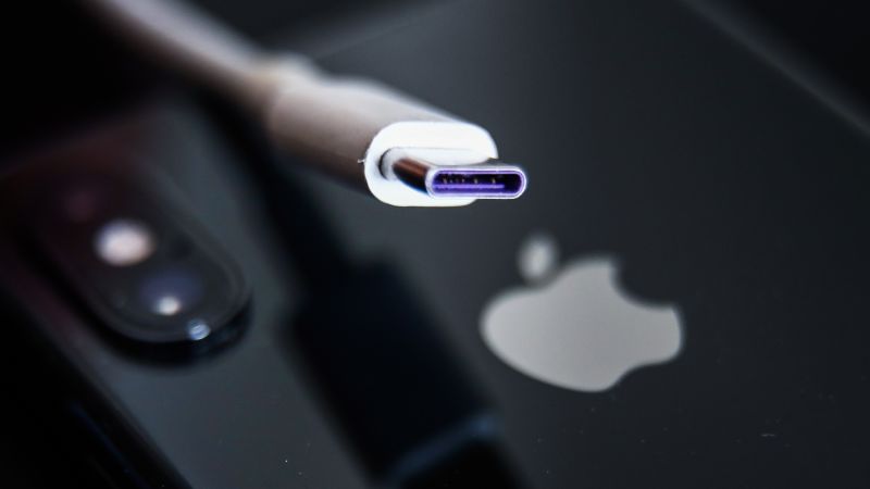Uni Eropa secara resmi mengadopsi undang-undang yang mewajibkan Apple untuk mendukung pengisi daya USB-C
