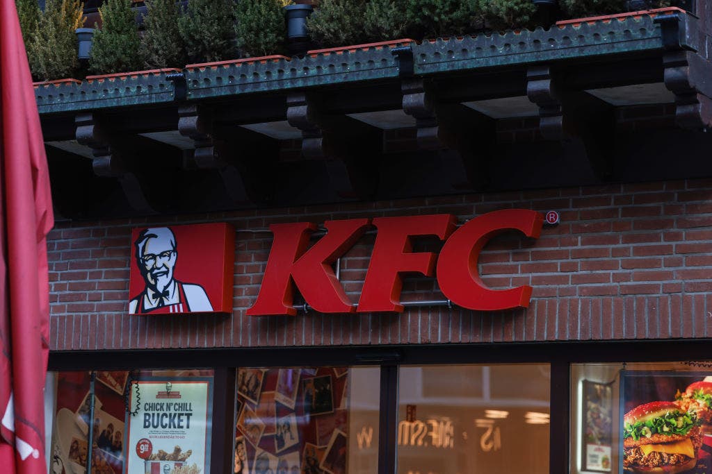 Ayam kristal: KFC Jerman meminta maaf atas promosi 'tidak dapat diterima' terkait dengan peringatan pembantaian