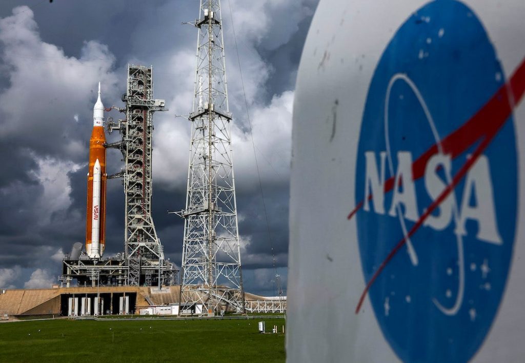 NASA memulai hitungan mundur untuk peluncuran roket bulan Artemis