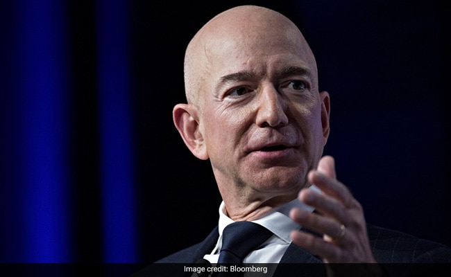 Jeff Bezos memperingatkan resesi, menyarankan orang untuk tidak membeli televisi dan lemari es pada musim liburan ini