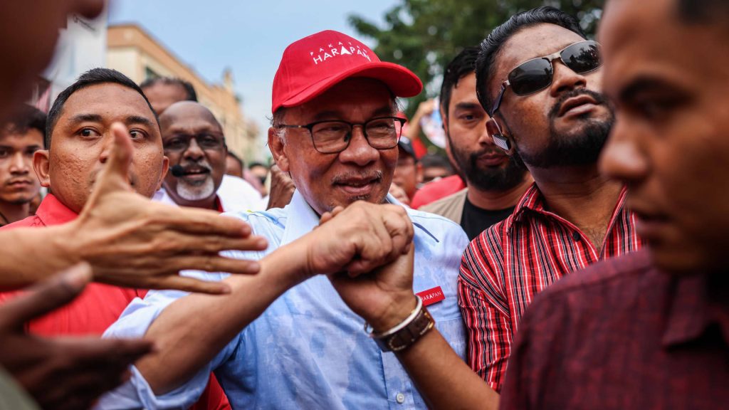 Anwar Ibrahim mengukir sejarah sebagai Perdana Menteri Malaysia ke-10