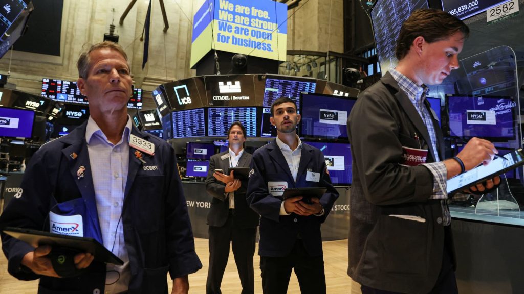 Dow berjangka turun karena investor menunggu pemilihan paruh waktu dan laporan inflasi