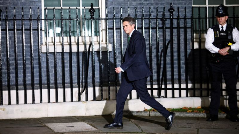 Gavin Williamson, menteri Inggris, mengundurkan diri setelah tuduhan intimidasi