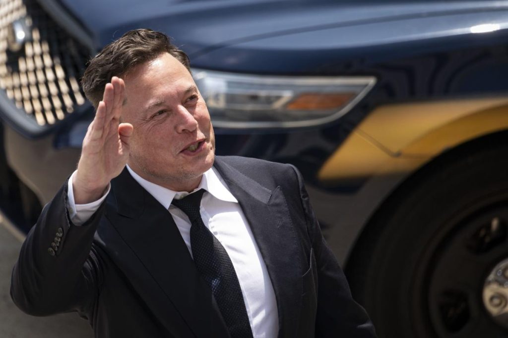 Musk menjual sejumlah saham Tesla meskipun bersumpah untuk berhenti