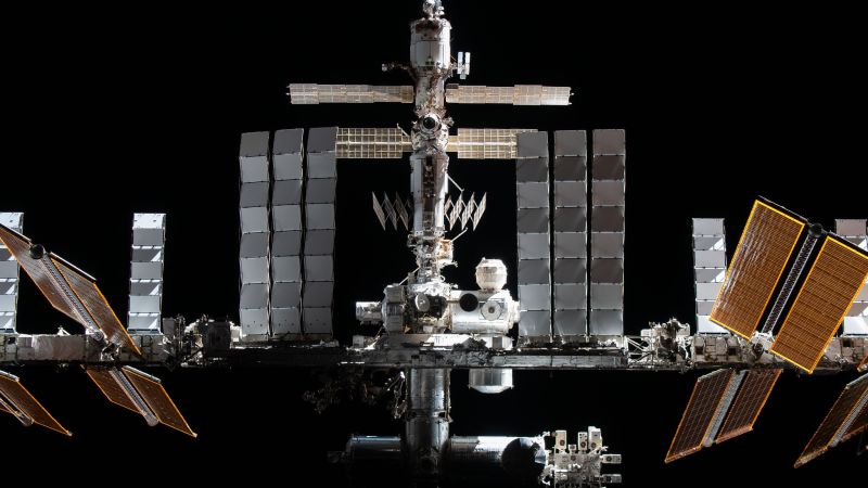 Stasiun Luar Angkasa Internasional: Astronot Amerika Casada dan Rubio berkelana di luar stasiun luar angkasa