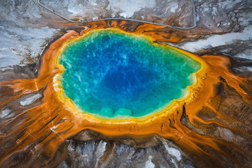 Apa yang ada di bawah gunung berapi Yellowstone?  Dua kali lipat dari yang Magma pikirkan