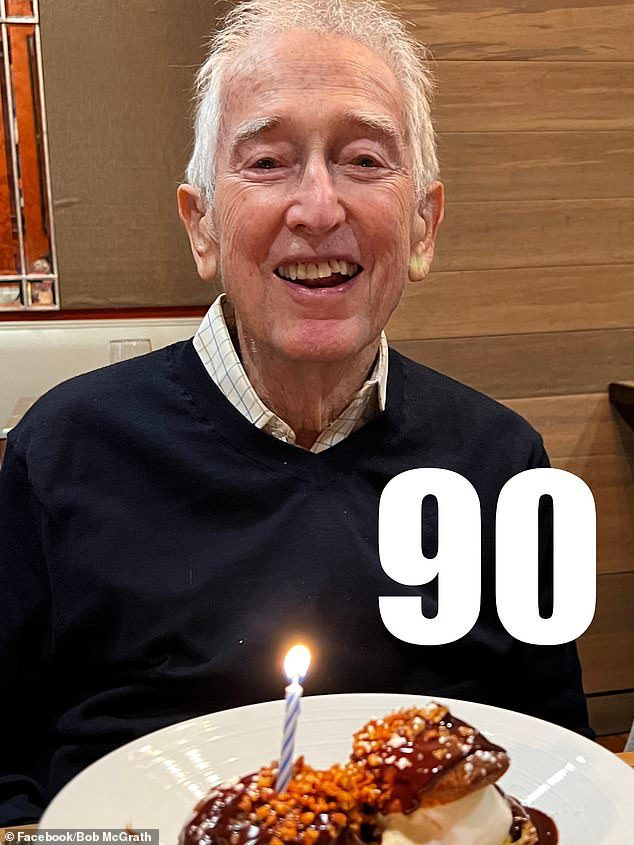 Bob McGrath merayakan ulang tahunnya yang ke-90 pada bulan Juni, foto di atas