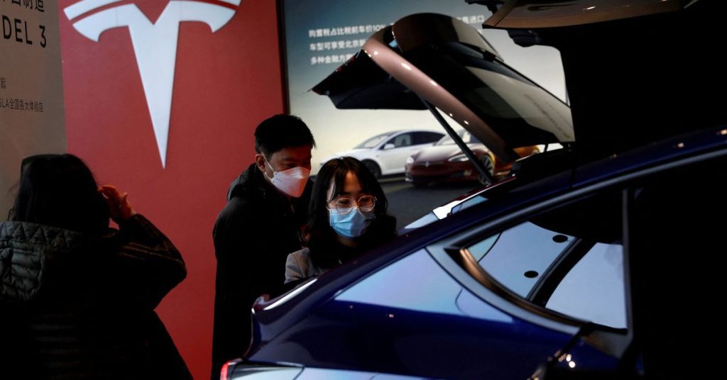 Tesla memotong rencana produksi untuk pabriknya di Shanghai untuk sumber Desember
