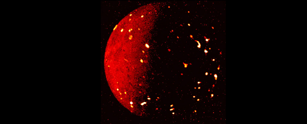 Gambar NASA baru yang menakjubkan mengungkapkan lava merah yang bersinar di bulan Jupiter: ScienceAlert
