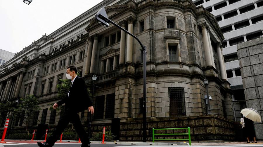 Bank of Japan mengejutkan pasar dengan mengubah kebijakan pengendalian imbal hasilnya