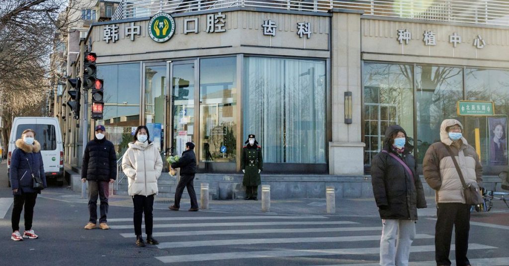 China melembutkan nada virus Corona setelah protes