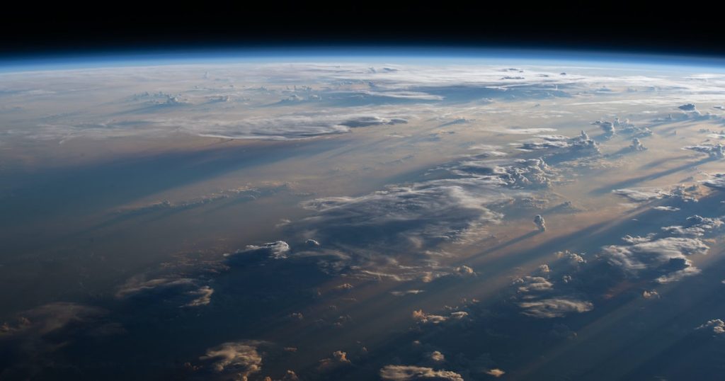 Dari mana oksigen bumi berasal?  Sebuah studi baru mengisyaratkan sumber yang tidak terduga