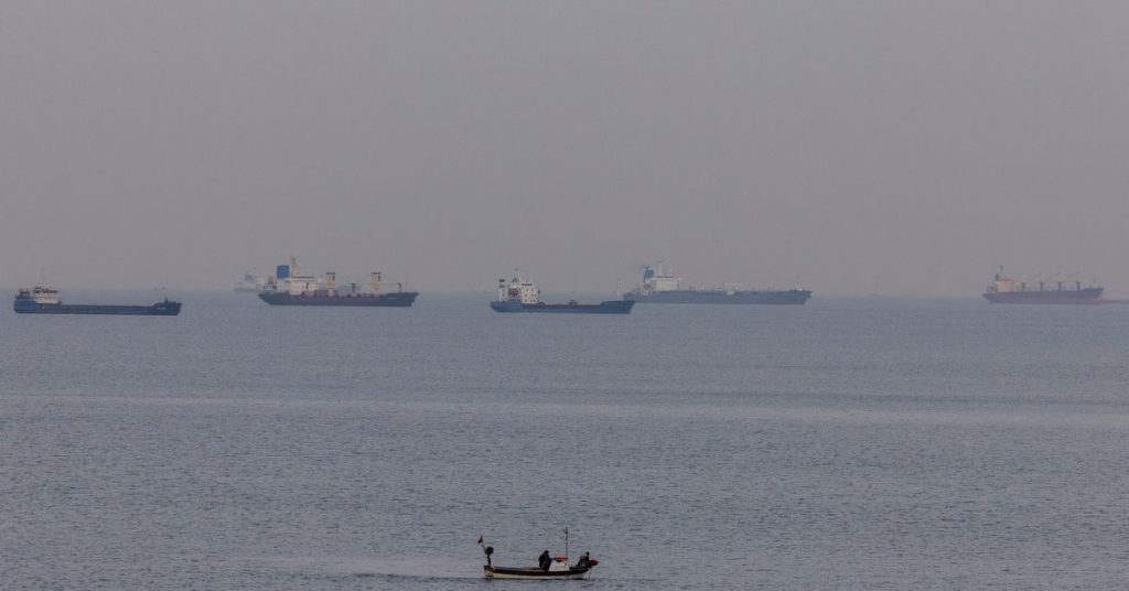 Kebuntuan kapal tanker minyak Turki meraung sanksi minyak Rusia