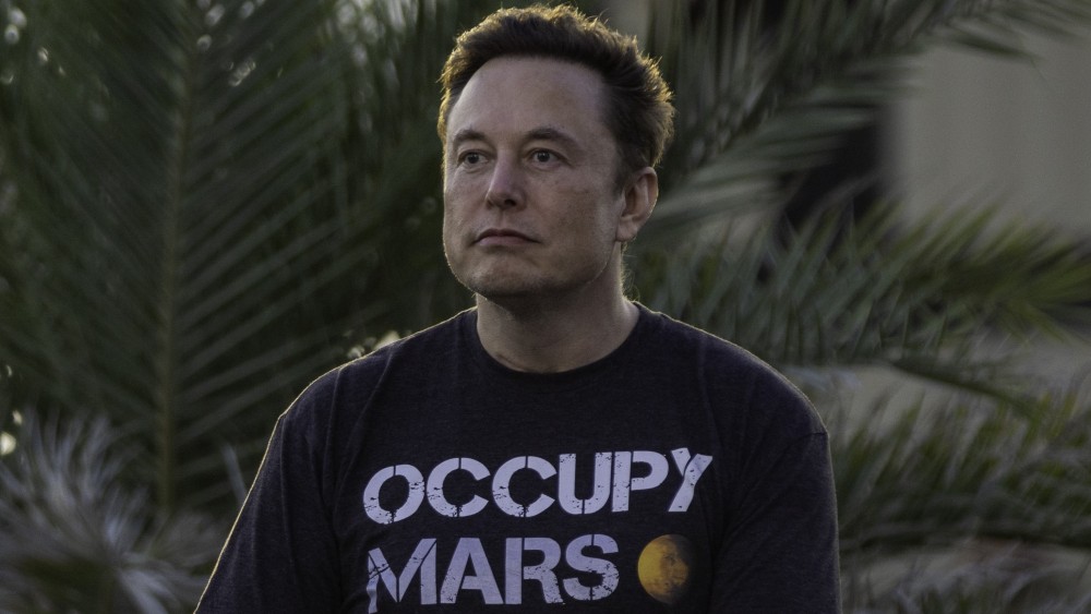 Musk memulihkan jurnalis dan melarang tuduhan 'Doxxing'