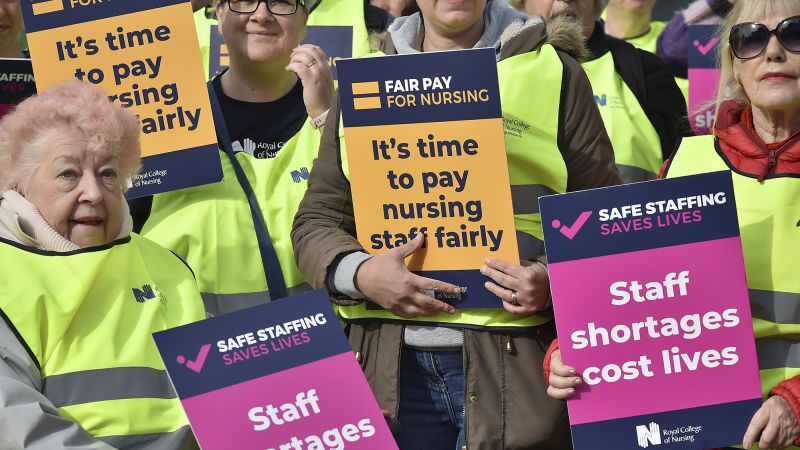 Pemogokan di Inggris akan meningkat saat perawat bersiap untuk penguncian yang 'belum pernah terjadi sebelumnya'