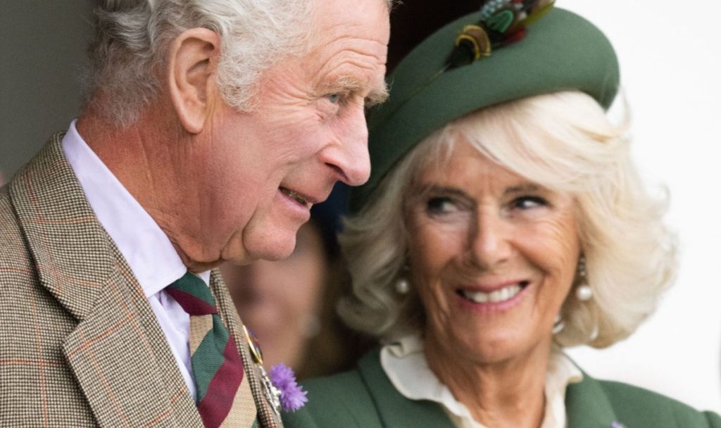 Raja Charles merilis foto baru yang glamor dengan Camilla di kartu ulang tahun pertamanya sebagai raja |  Kerajaan |  Berita